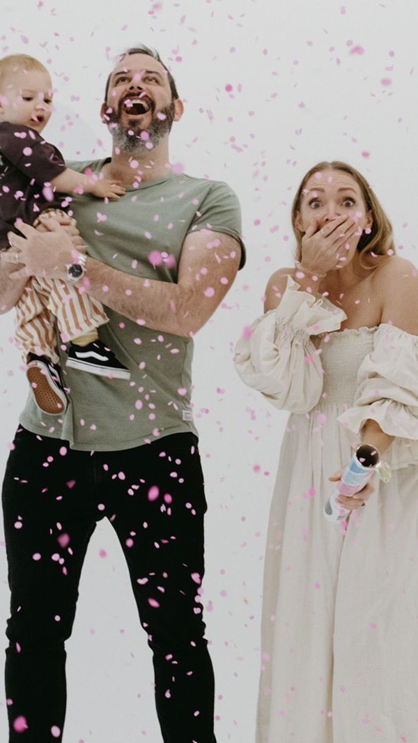 Gender reveal with confetti